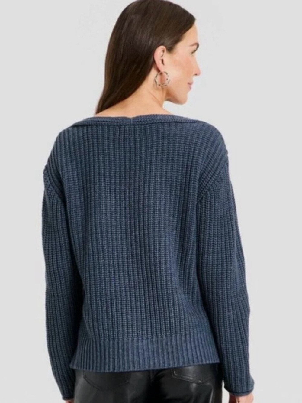 Navy V-Neck Ribbed Knit Sweater - Picture 2 of 7